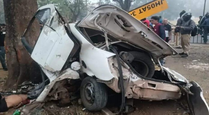 जमशेदपुर: सड़क दुर्घटना में छह युवकों की मौत, दो घायल