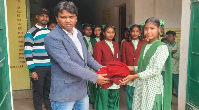 Blazer given to toppers in upgraded high school Beecha