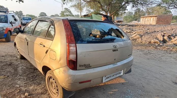 Criminals opened fire on Indigo car in Balkudra open mine.