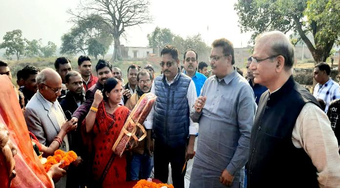 Hazaribagh MP and MLA laid foundation stone of schemes in Katkamdag