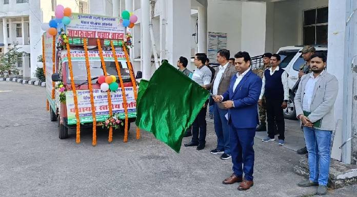 Ramgarh DC launched awareness vehicle under Sarvajan Pension Scheme