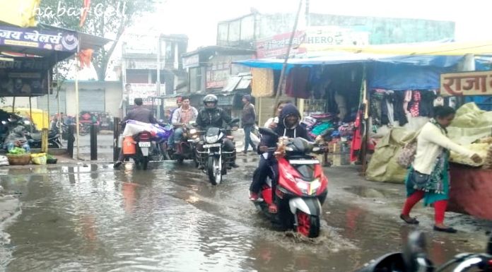 There is increased excitement in the market due to Saraswati Puja in Bhurkunda