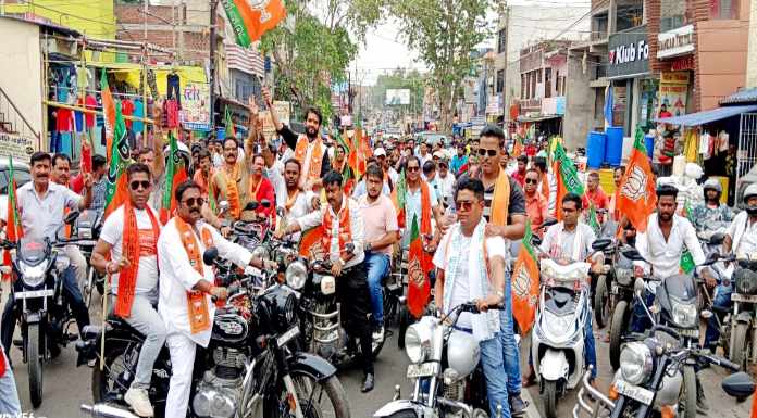 भाजपा रामगढ़ कैंट मंडल ने निकाली बाइक रैली, की वोट अपील