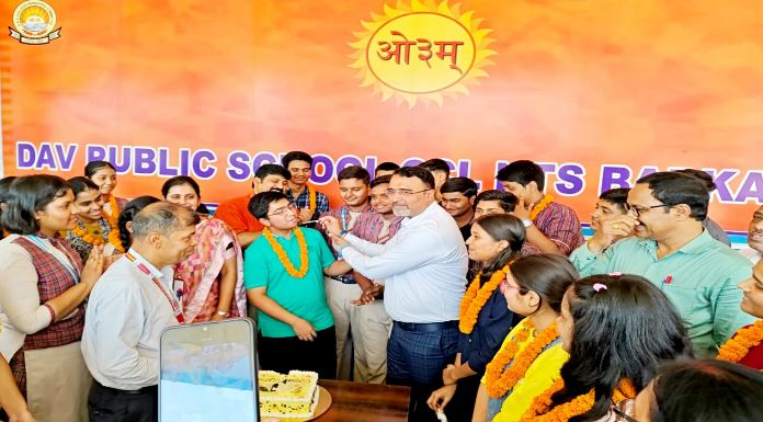 Umar Farooq became the topper of DAV Barkakana in 10th examination.