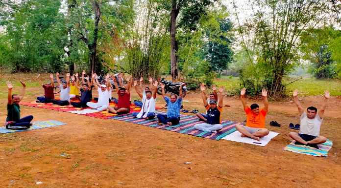 BJP Bhurkunda Mandal celebrated International Yoga Day at Kup Maidan