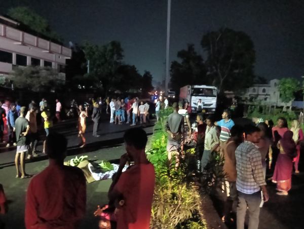 A person crossing the road in Barkakana was crushed by an unknown vehicle, died.
