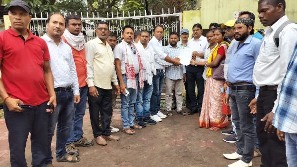 Jharkhandi Bhasha Khatian Sangharsh Samiti staged a protest at CCL Barka-Syal GM office