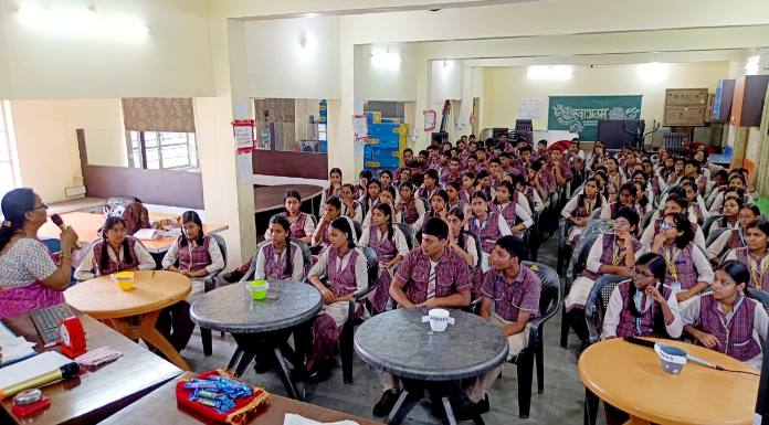 Parshuram Sadan won in the quiz competition organized at DAV Barkakana.