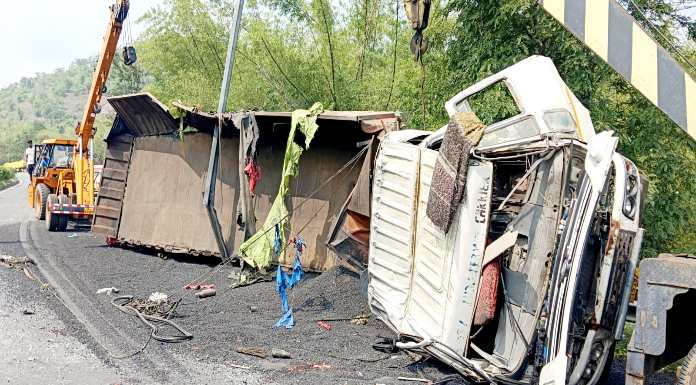 Two killed in uncontrolled trailer overturning in Chuttupalu valley of Ramgarh
