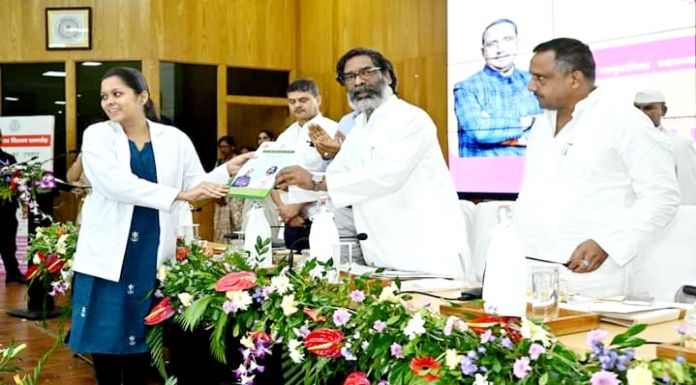 Chief Minister handed over appointment letters to 365 community health officials