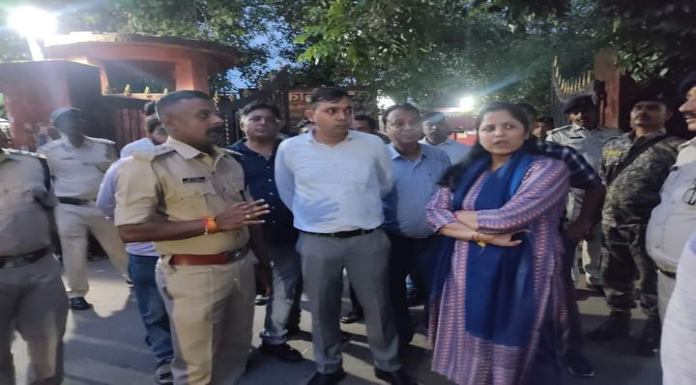 Dhanbad DC and SSP inspected the security arrangements of the court premises