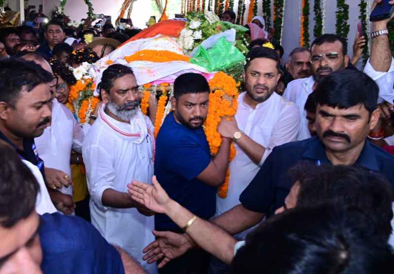 Former Chief Minister Shibu Soren cremated in Nemra