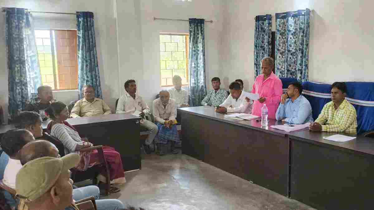 Consensus reached on a 102 decimal land dispute in Ichapiri Panchayat decision made to divide the land equally