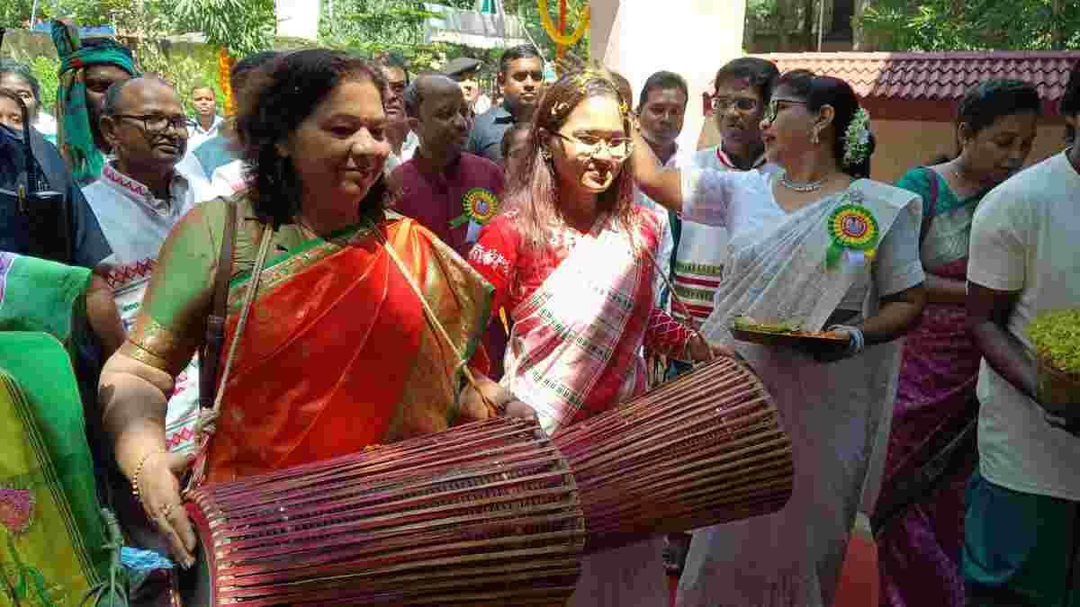 The spirit of Karam comes alive at Ranchi University 1 (2)